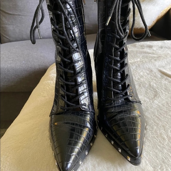 Boots - Picture 3 of 5